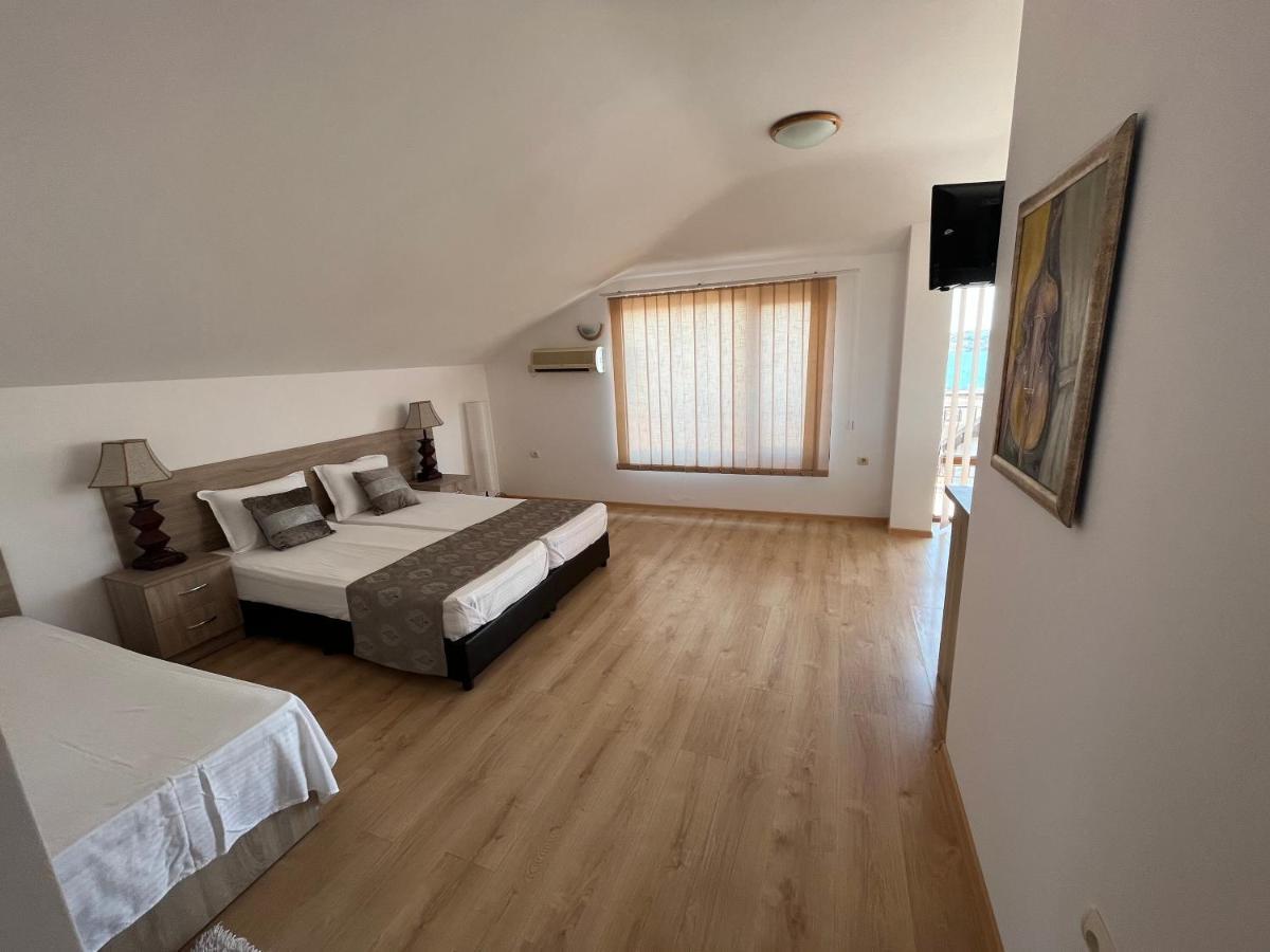 Time Out Hotell Sozopol Exteriör bild